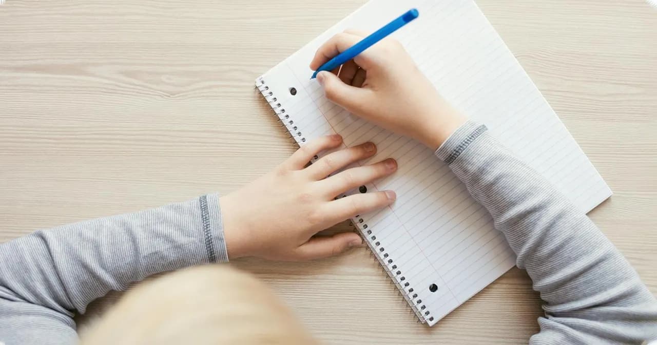 Jakimi słowami zacząć rozprawkę? Skuteczne zwroty i przykłady