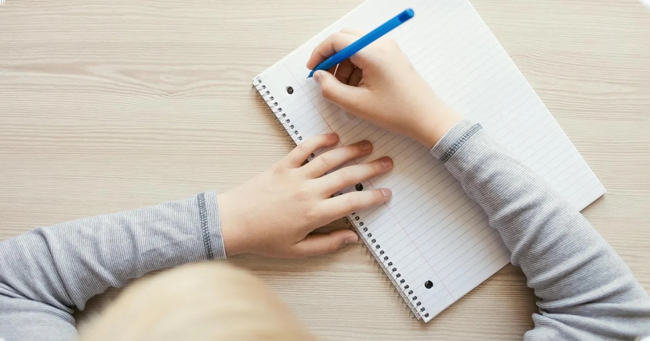 Jakimi słowami zacząć rozprawkę? Skuteczne zwroty i przykłady